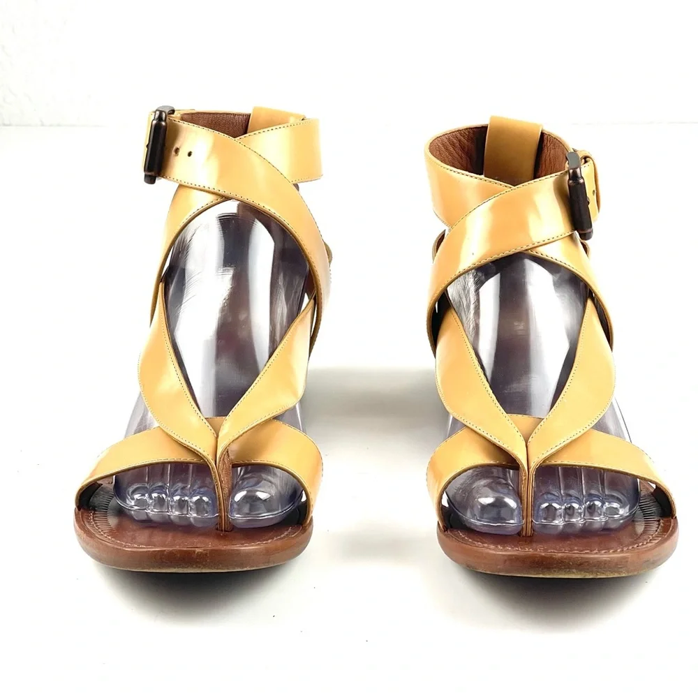 Bottega Veneta Beige Leather V Strap Flat Sandals Size 38 (7US) - Picture 4 of 13